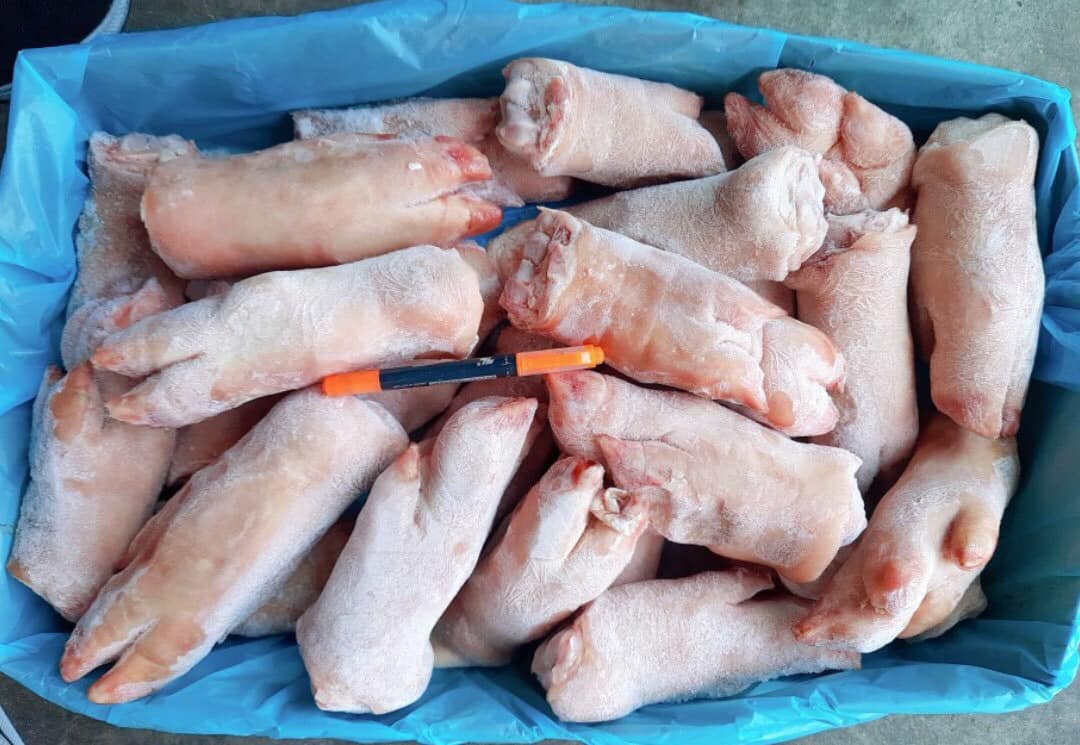 Dựng heo trước Coles